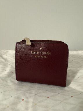 kate spade compact zip wallet - burgundy with gold hardware